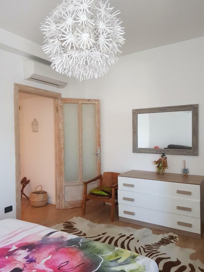 Romantica Fuga Con Vista Panoramica Sulla Citta Di Savona Apartment Bagian luar foto