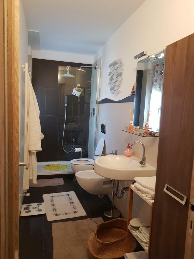 Romantica Fuga Con Vista Panoramica Sulla Citta Di Savona Apartment Bagian luar foto
