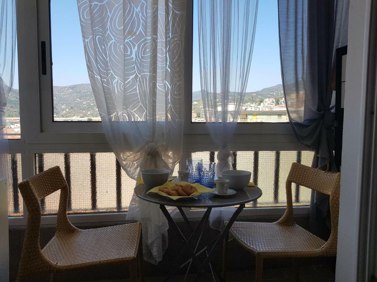 Romantica Fuga Con Vista Panoramica Sulla Citta Di Savona Apartment Bagian luar foto